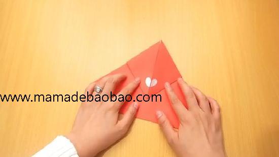 如何折爱心: 15 步骤（折出金字塔）