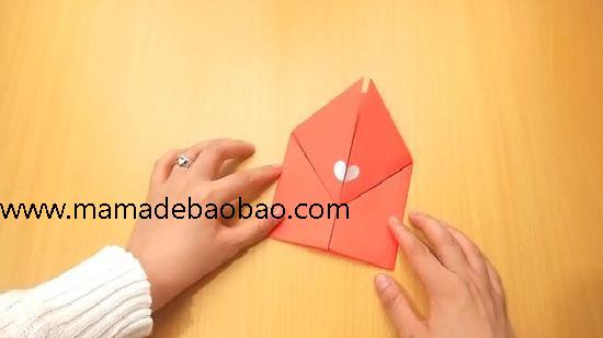 如何折爱心: 15 步骤（折出金字塔）