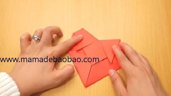 如何折爱心: 15 步骤（折出金字塔）