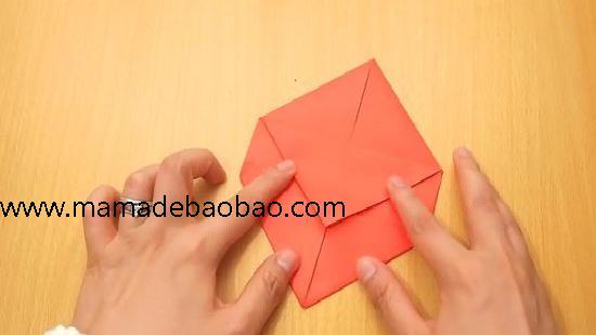 如何折爱心: 15 步骤（折出金字塔）