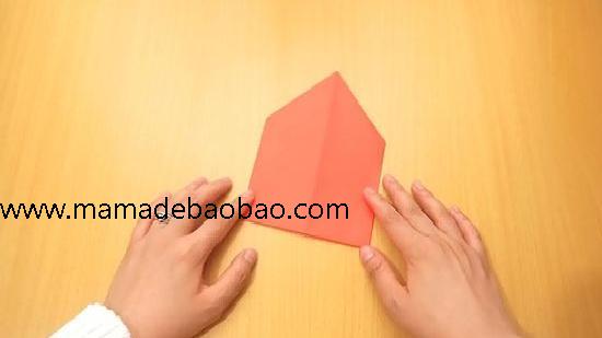 如何折爱心: 15 步骤（折出金字塔）