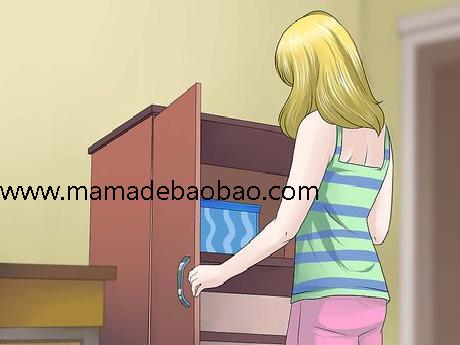 3种方法来选择彩色长筒袜或连裤袜（选择并穿着中性色）