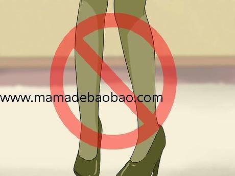 3种方法来选择彩色长筒袜或连裤袜（选择并穿着中性色）