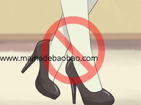 3种方法来选择彩色长筒袜或连裤袜（选择并穿着中性色）